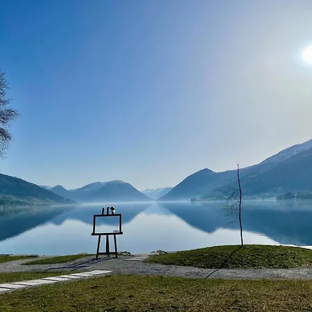 Vikja-A Cozy Little Apartment Near Lake Jolster And The Mountains