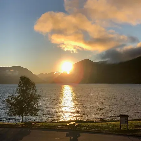 Vikja-A Cozy Little Apartment Near Lake Jolster And The Mountains * Vassenden